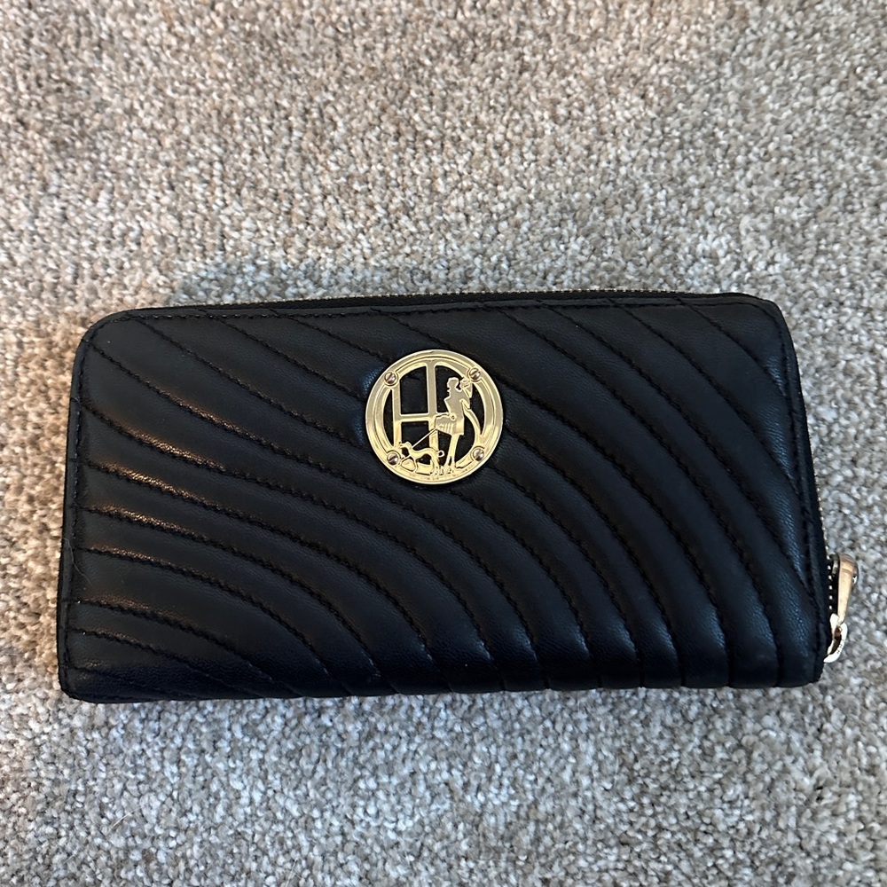 Henri Bendel zip wallet